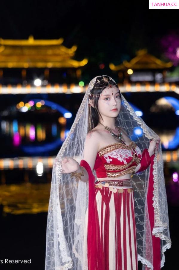 豆瓣酱  [XiuRen]高清写真图 2024.04.07 No.8349 豆瓣酱 美乳性感第11张图片